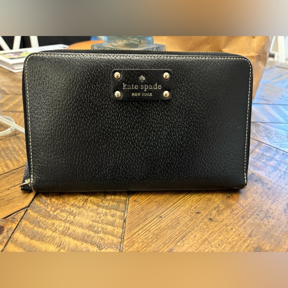 🌸Kate Spade large travel wallet 🌸